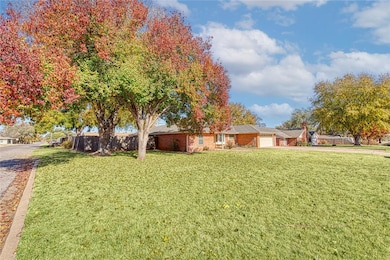 1421 W B Ave, Elk City, OK 73644 - photo 3