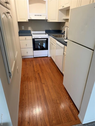 29257 Hayes Rd unit J6, Warren, MI 48088 - photo 4