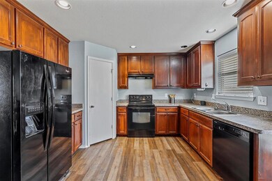 214 Oakley Cir, Weatherford, TX 76085 - photo 4