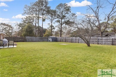 Massive yard fully fenced (summer grass)