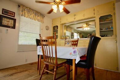 Dining area with Laminate floors