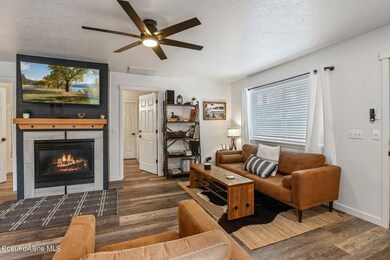 Cozy & Open living room.