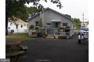 932 Barron Ave, Essex, MD 21221 - photo 2