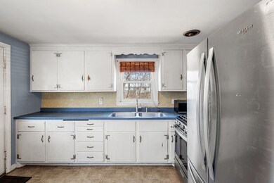 677 Beacon St, Lowell, MA 01850 - photo 5