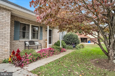 142 Sugarboot Ln, Hanover, PA 17331 - photo 2