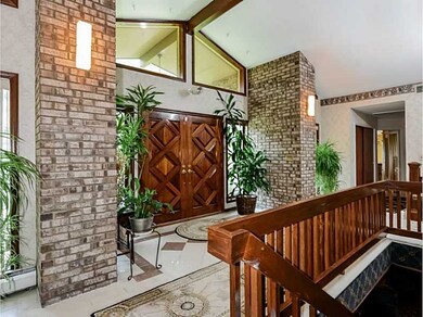 Entry. Impressive foyer.