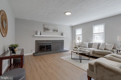 4826 King Solomon Dr, Annandale, VA 22003 - photo 4