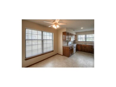 8860 Gallery St, Lenexa, KS 66215 - photo 6