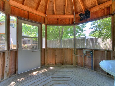 15-web-or-mls-1111 S 2nd St-16