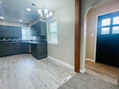 Kitchen/ Entry