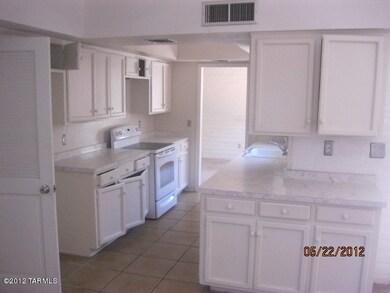 10154 N Valle Del Oro Dr, Tucson, AZ 85737 - photo 4