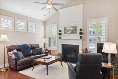 WOOD FLOORS, NATURAL LIGHT AND SPACIOUS