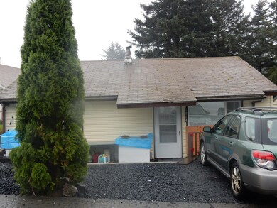 1014 Pine Crescent St, Kodiak, AK 99615 - photo 2