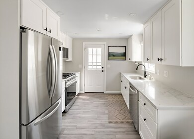 104 Salman St, West Roxbury, MA 02132 - photo 4