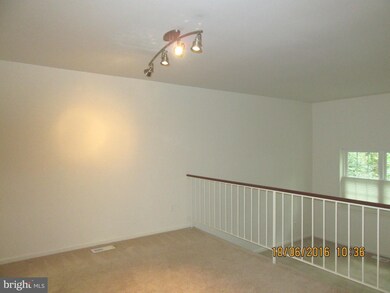 11709 Briary Branch Ct, Reston, VA 20191 - photo 3