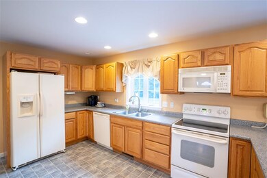 4 Fox Hollow Dr, Newmarket, NH 03857 - photo 6