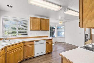 2117 NW Hemlock Place, Redmond, OR 97756 - photo 5