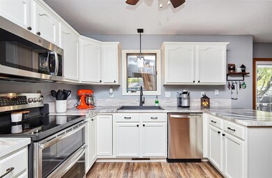 325 NE Meadowlark Ln, Waukee, IA 50263 - photo 2