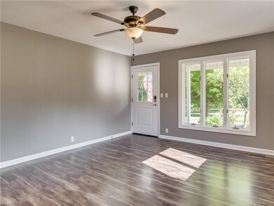 649 Sherwood Dr, Aurora, OH 44202 - photo 3