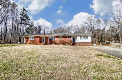 8533 Pine Cir, Charlotte, NC 28215 - photo 2