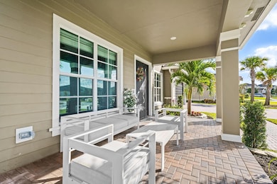 810 Hookline Cir, Loxahatchee, FL 33470 - photo 2