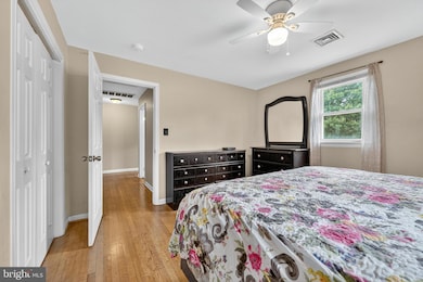 1910 Kent Village Dr, Hyattsville, MD 20785 - photo 7