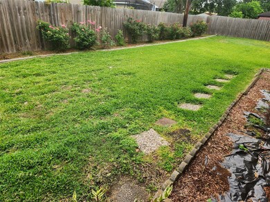 4923 Teton St, Houston, TX 77033 - photo 4