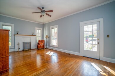 627 S Mulberry St, Statesville, NC 28677 - photo 4