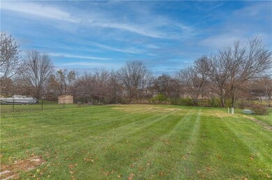 809 S Park Dr, Raymore, MO 64083 - photo 5