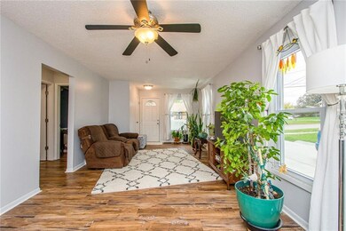 5906 S Union St, Des Moines, IA 50315 - photo 3