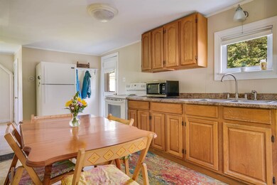 262 Clinton St, Concord, NH 03301 - photo 5