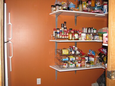 206 E Scott St, Tuscola, IL 61953 - photo 6