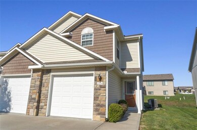 254 N Pointe Ln, Raymore, MO 64083 - photo 2