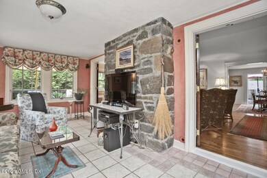 20 Byram Shore Rd Greenwich CT-large-010