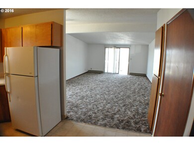 309 W C St, Rainier, OR 97048 - photo 2