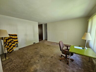 1372 Algonquin Dr, Elgin, IL 60120 - photo 2