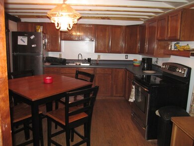 629 Hanover St, Claremont, NH 03743 - photo 7