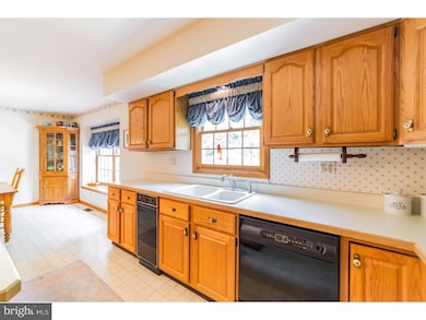 445 Mulberry Ct, Langhorne, PA 19047 - photo 4