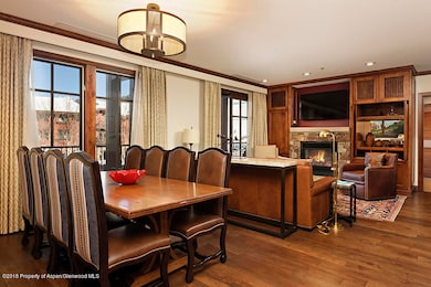 RitzCarltonUnit8209_WEB004