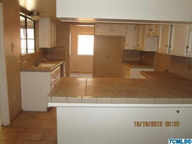 632 E Henderson Ave, Porterville, CA 93257 - photo 4