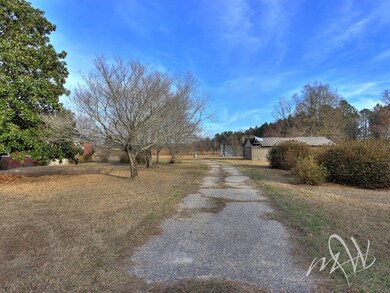 Country living from the moment you drive up