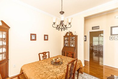 Beautiful dining room with hardwood floors