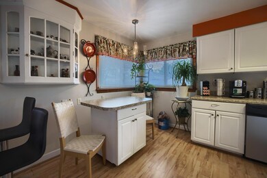 Eat in kitchen