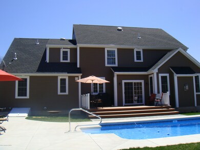 1084 Woodberry Dr, Mountain Top, PA 18707 - photo 6