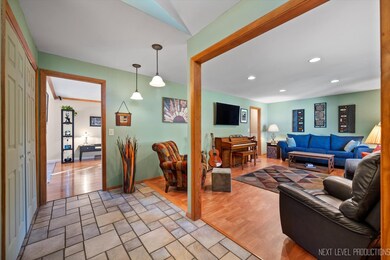 1367 Wauchope Dr, Elgin, IL 60123 - photo 4