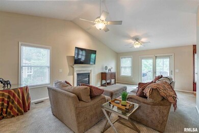 4801 N Division St unit B, Davenport, IA 52806 - photo 6