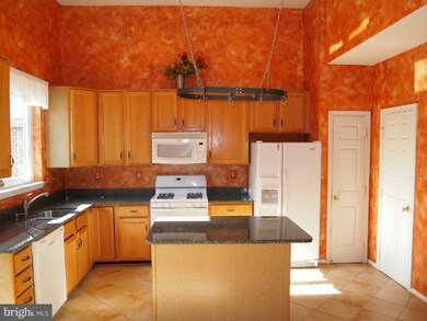 2553 James Monroe Cir, Herndon, VA 20171 - photo 6