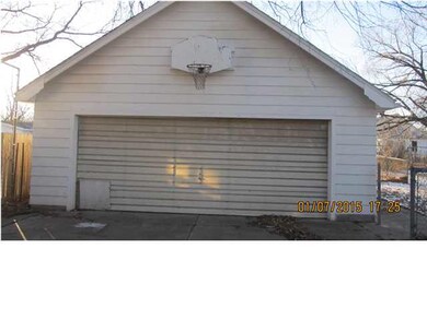 Detached Garage