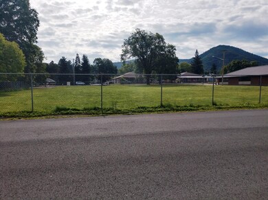 405 Berglund St, Rogue River, OR 97537 - photo 3