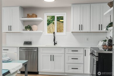 724 N 104th St, Seattle, WA 98133 - photo 4